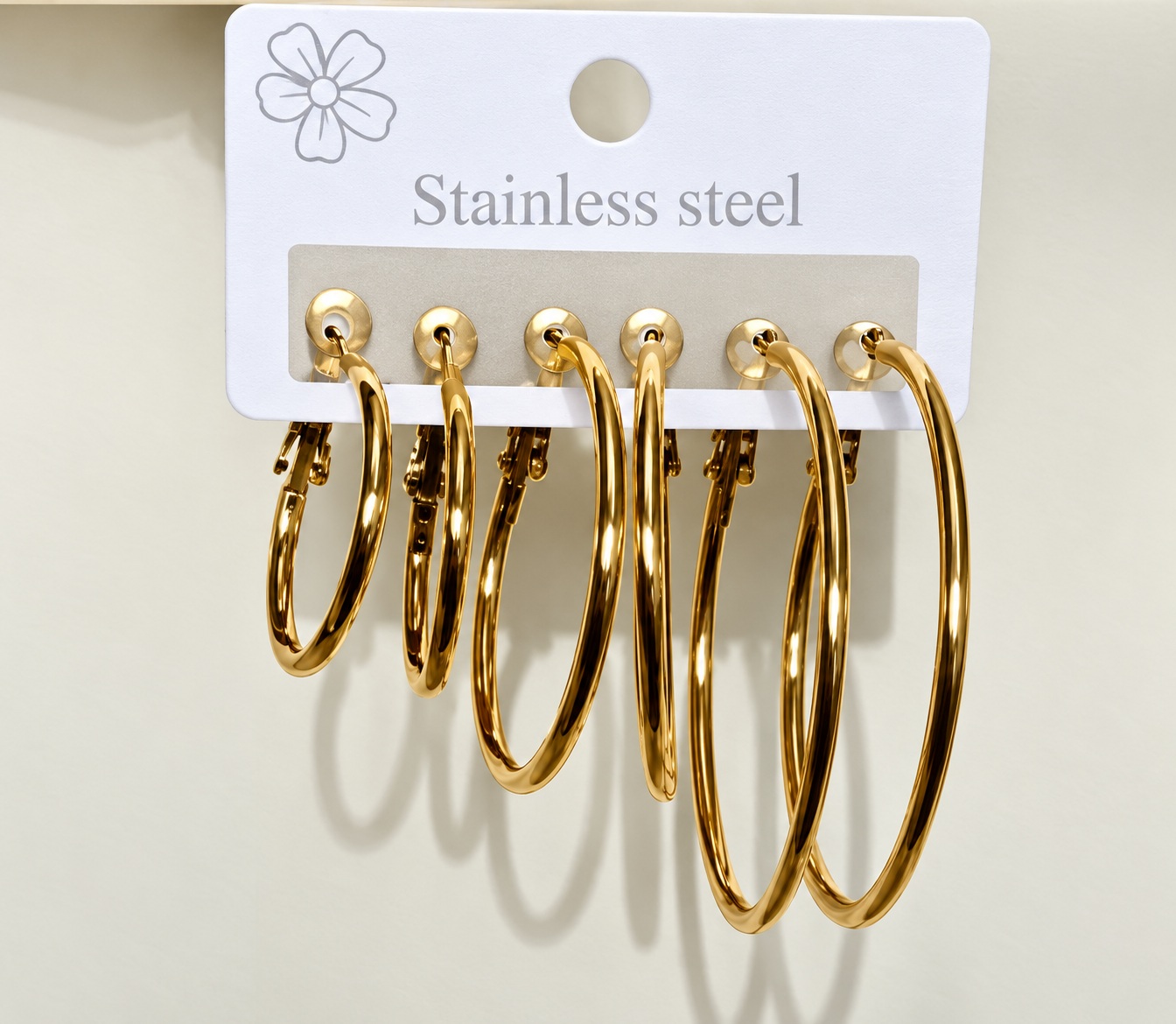 Gold earrings set